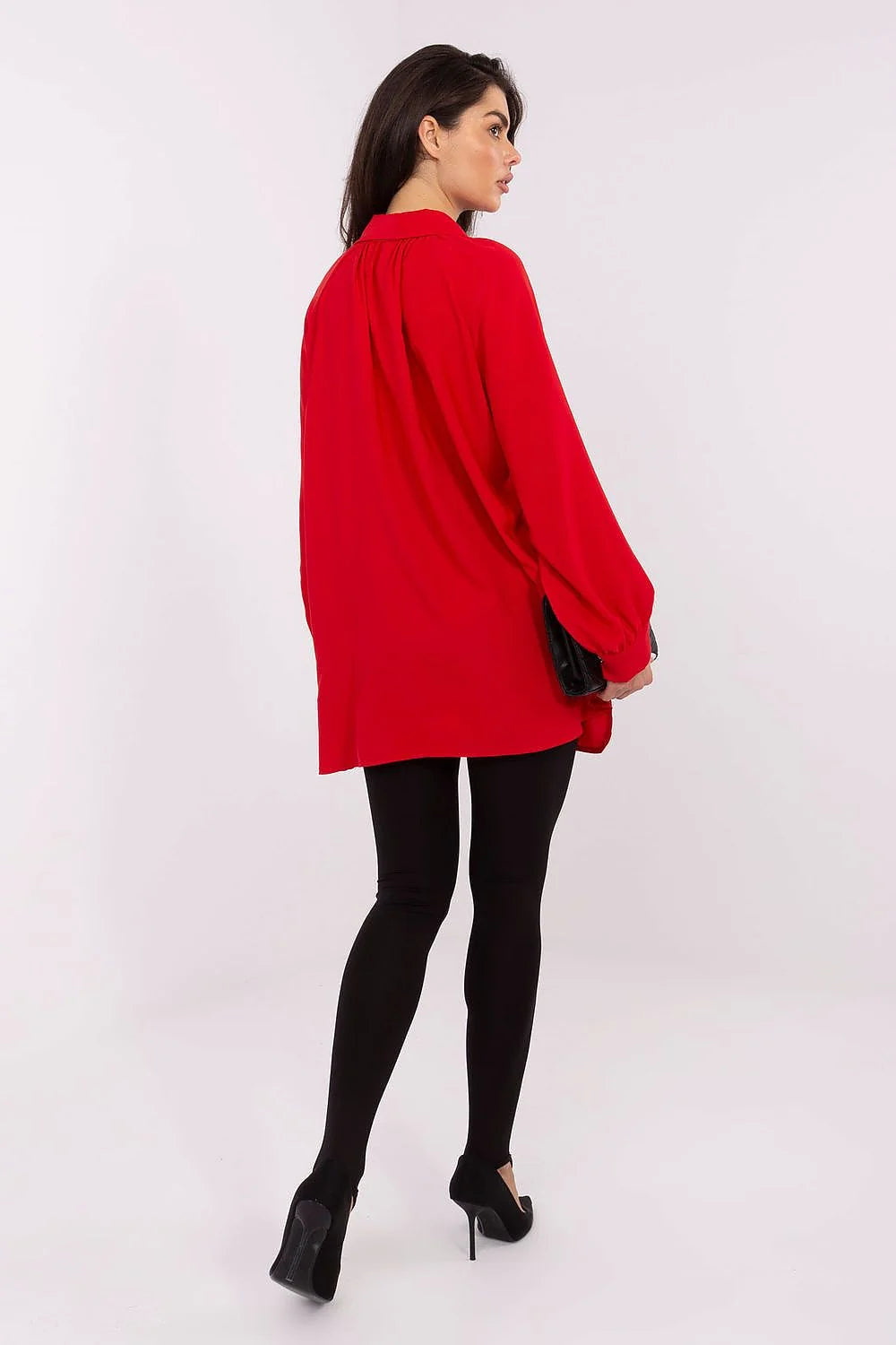 chemise femme oversize tunique rouge vif col classique boutons dorés manches ballon poignets délicats coupe fluide mi cuisses