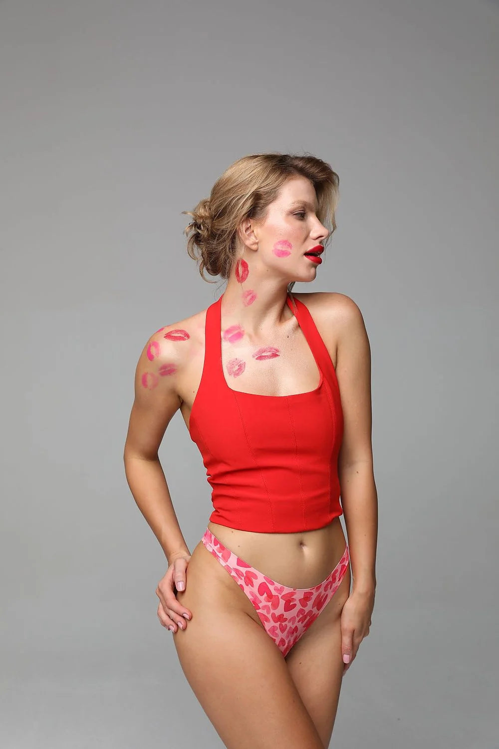 ensemble femme audacieux crop top rouge culotte brésilienne rose motif lèvres taille haute coton élasthanne extensible microfibre seconde peau échancrée