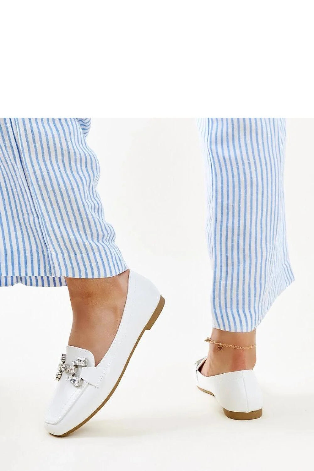 Moccasins pour femmes Solea blancs cuir lisse chaîne métallique semelle caoutchouc beige confortable design moderne élégant occasion quotidienne été