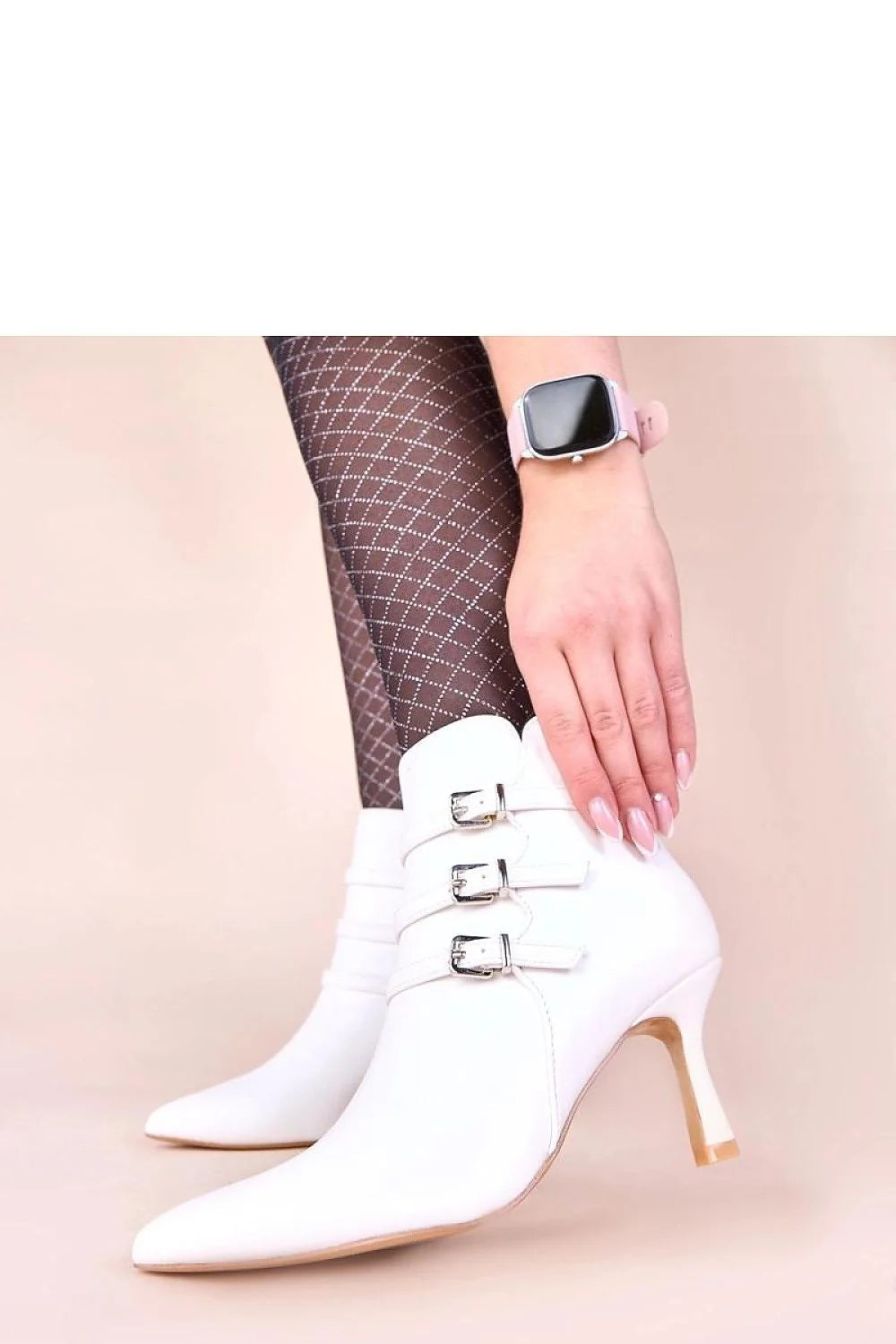 bottines blanches talons hauts cheville bout pointu cuir artificiel lisse fermeture éclair latérale brides réglables boucles argentées confortables élégantes polyvalentes