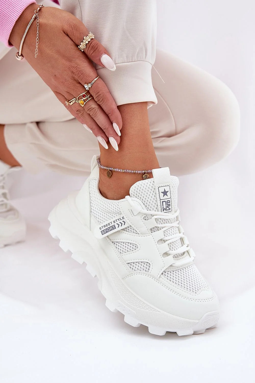 Chaussures de sport pour femmes confort style moderne design chunky cuir synthétique semelle épaisse lacets traditionnels