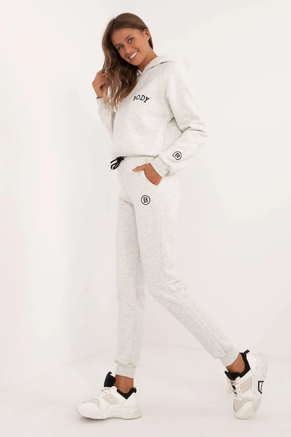 Ensemble femme sweat à capuche pantalon jogger gris chiné matelassé coton polyester confort style casual
