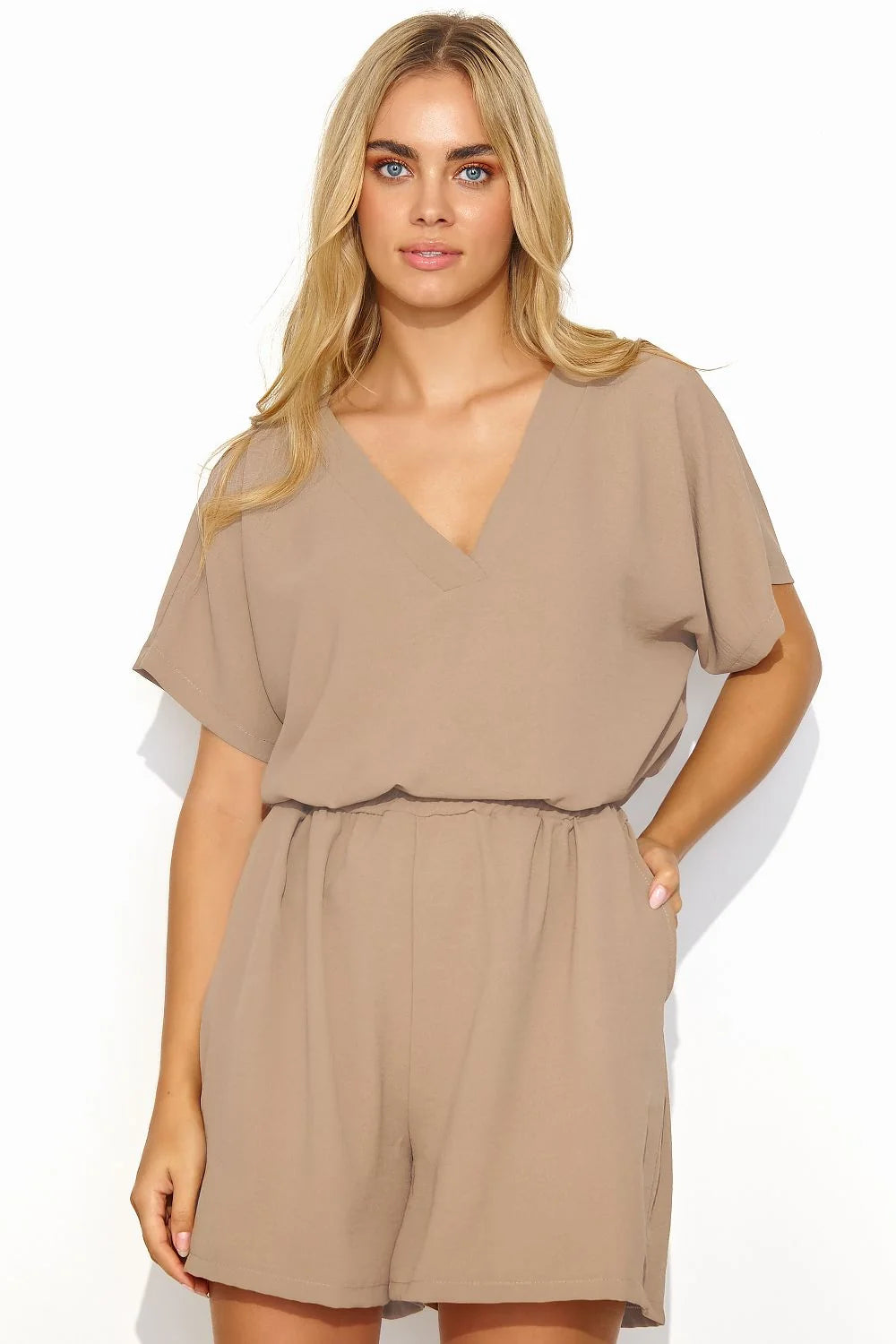 combishort femme casual chic beige coton doux respirant colV plongeant manches courtes larges taille élastiquée poches latérales coupe fluide Makadamia