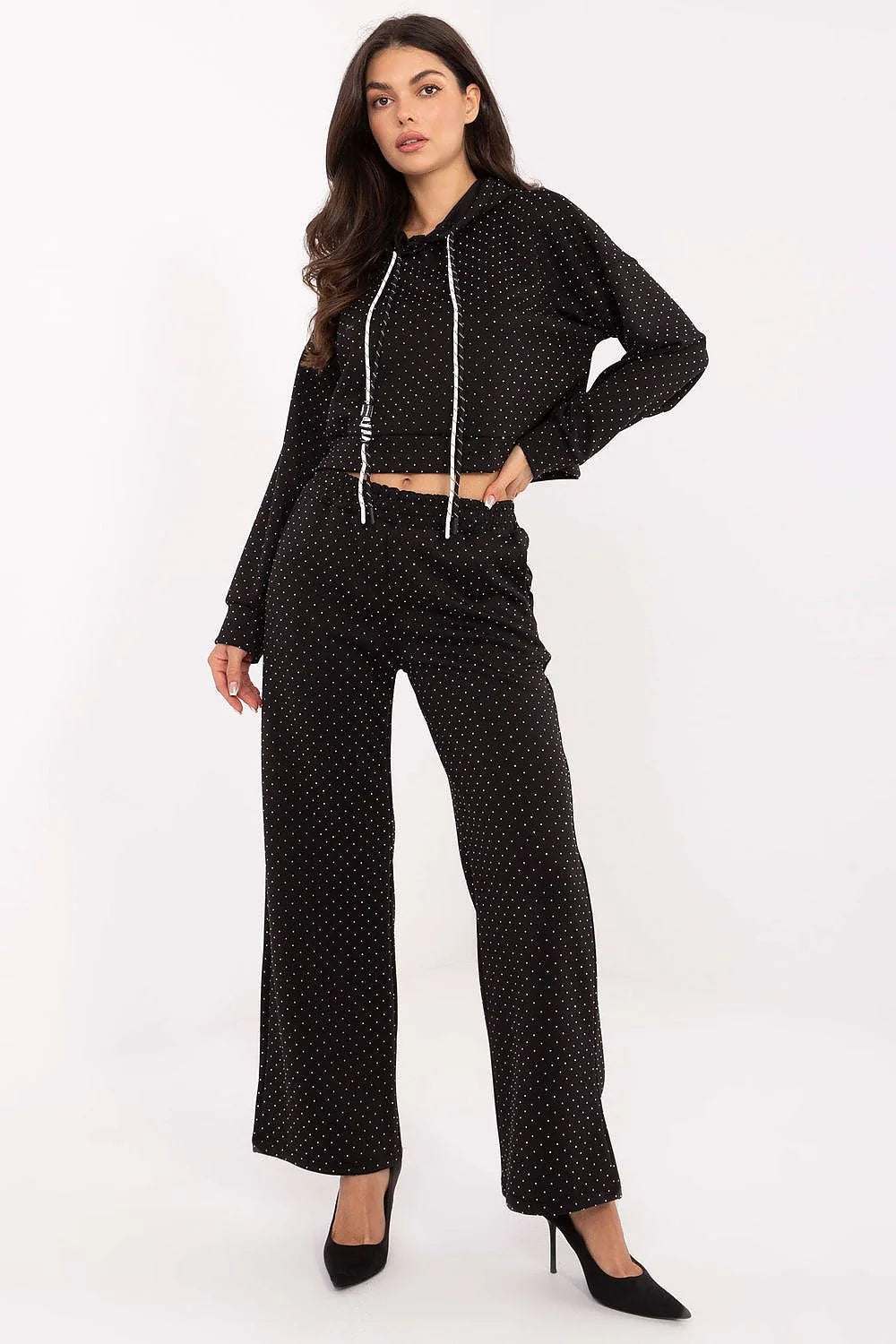 ensemble survêtement femme crop sweat capuche cordon contrastant pantalon taille haute jambes larges poches strass scintillant stretch noir