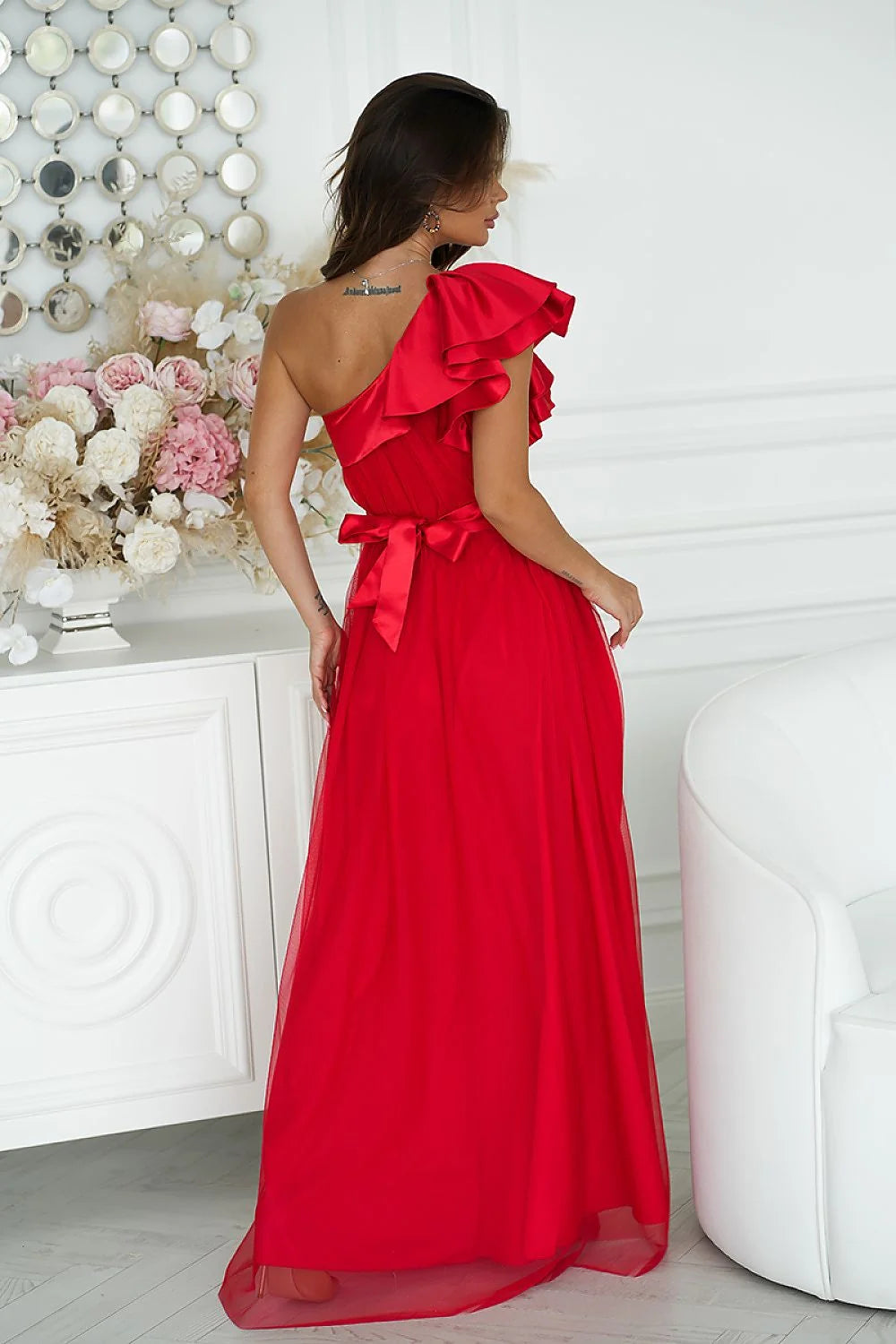 Robe longue Bicotone sans manches épaule froncée volants satin rouge vif soirée élégance femmes