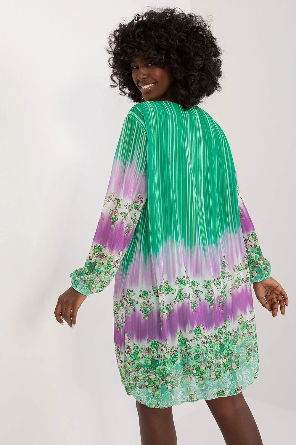 robe élégante motifs floraux verts violet blanc polyester manches longues col rond coupe droite ample fluide