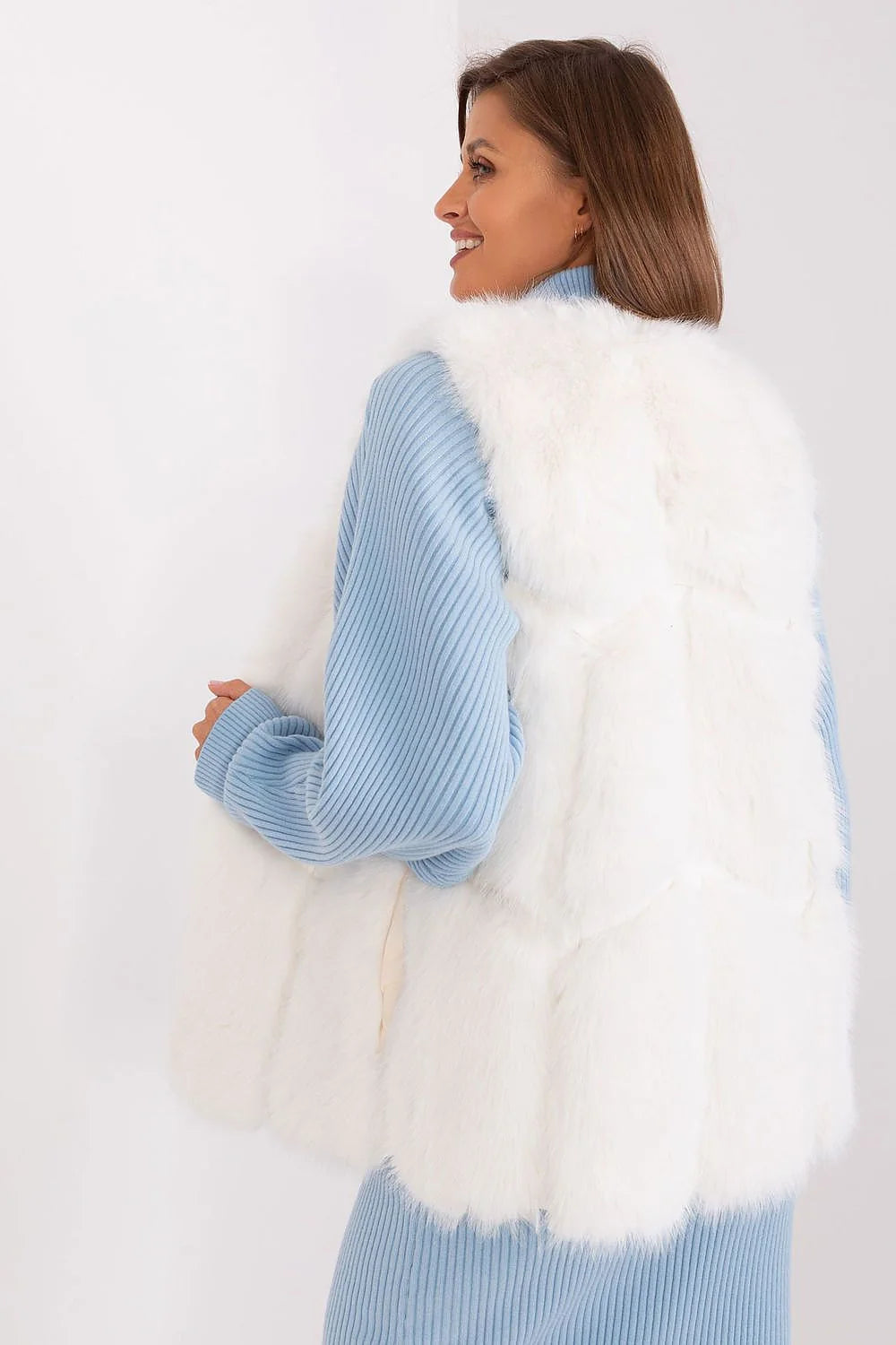 gilet femme fausse fourrure blanche long shaggy pelucheux doux doublé ouvert sans manches fermeture agrippante poches zippées polyvalent