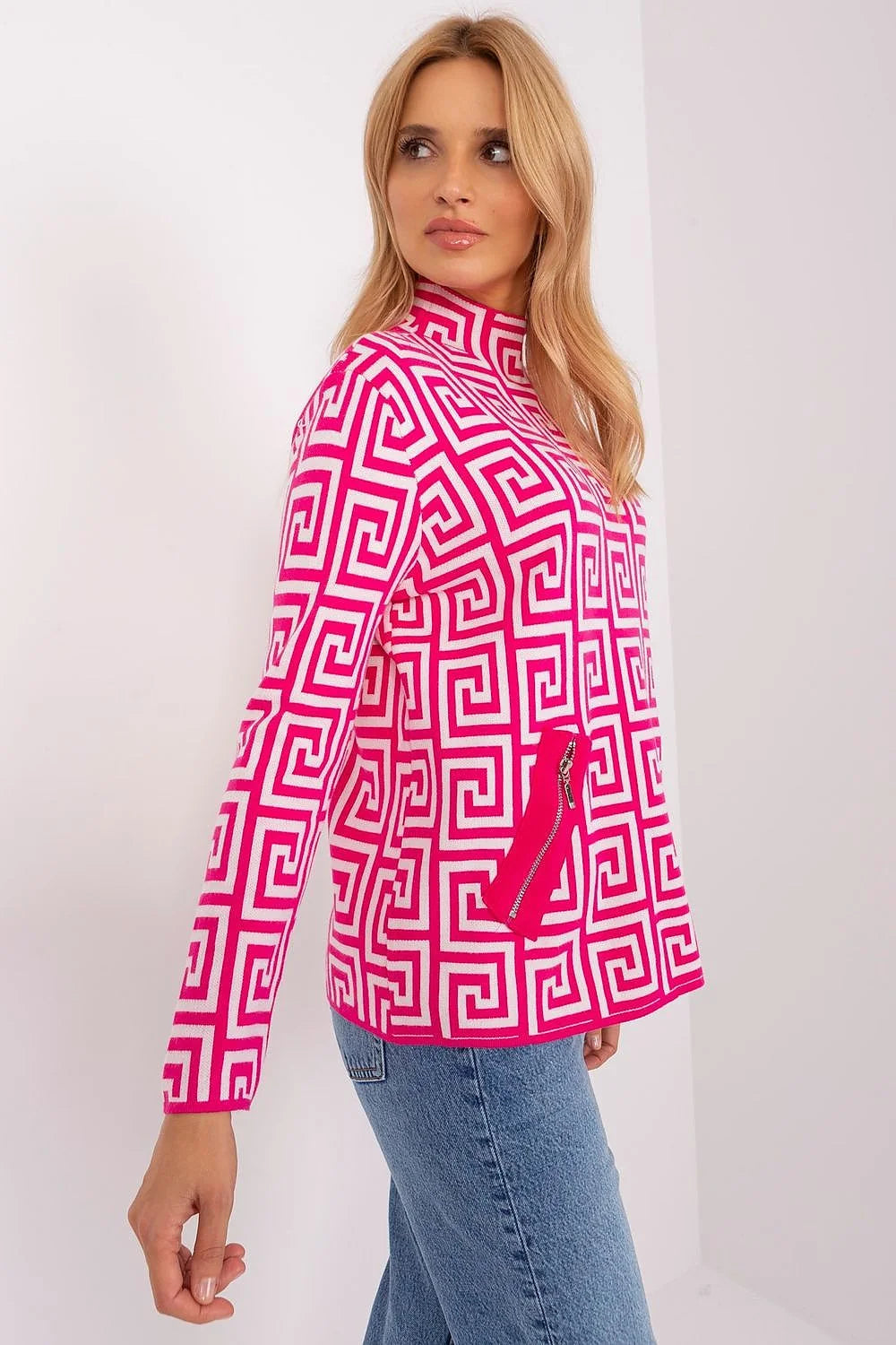 Chandail pour femme à motif géométrique fuchsia et blanc maille épaisse col montant manches longues poches zippées style audacieux mode contemporaine