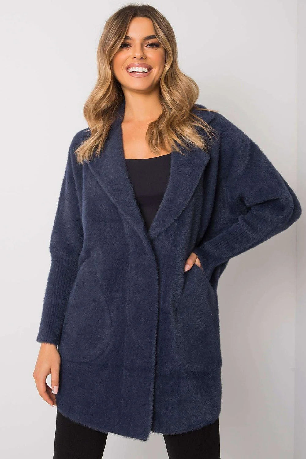 Cardigan pour femme design épuré style décontracté col châle manches longues poches patch couleur bleu marine