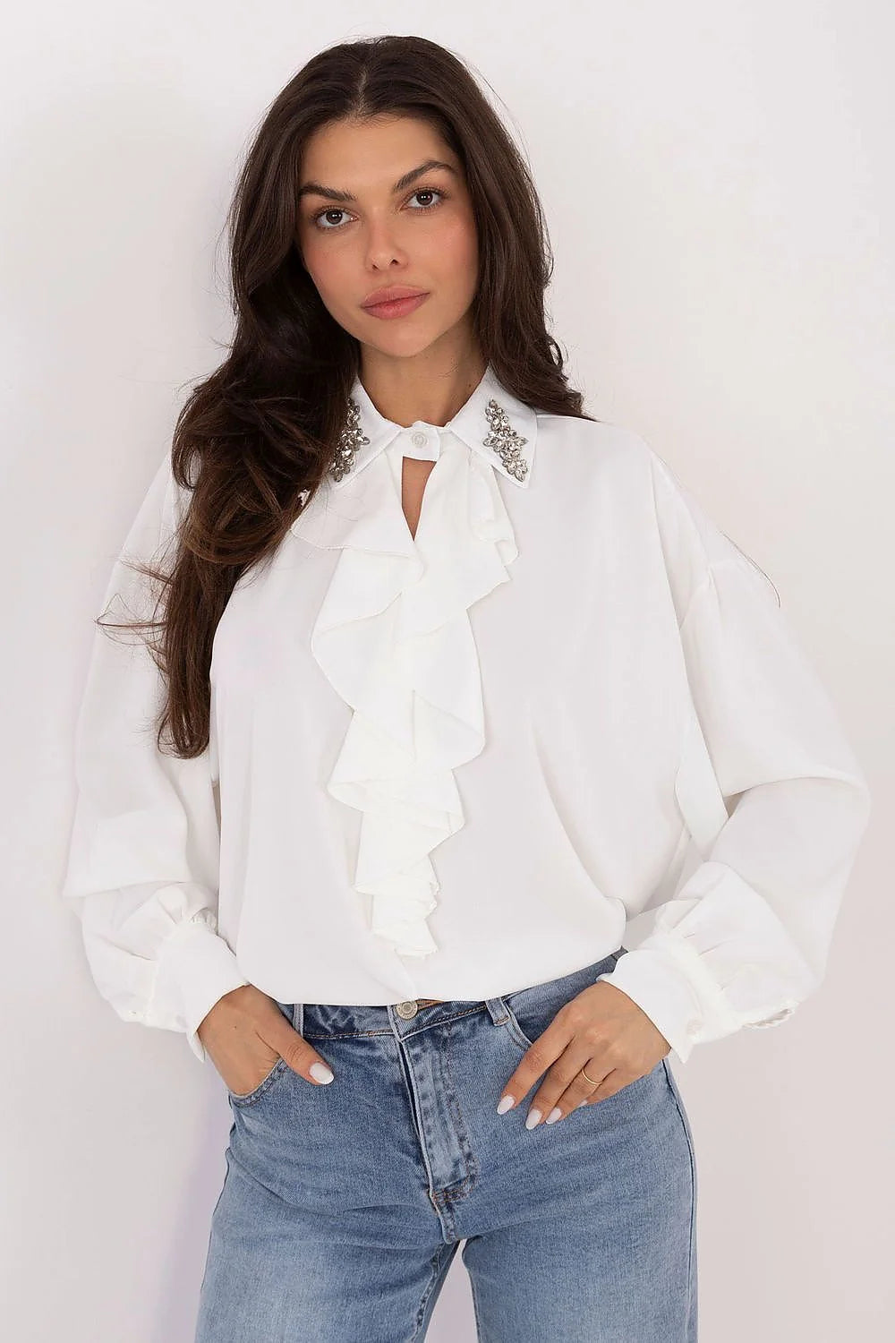 chemisier élégant féminin longue asymétrique dos allongé fluide polyester léger tactile manches bouffantes col large jabot subtil polyvalent chic festif