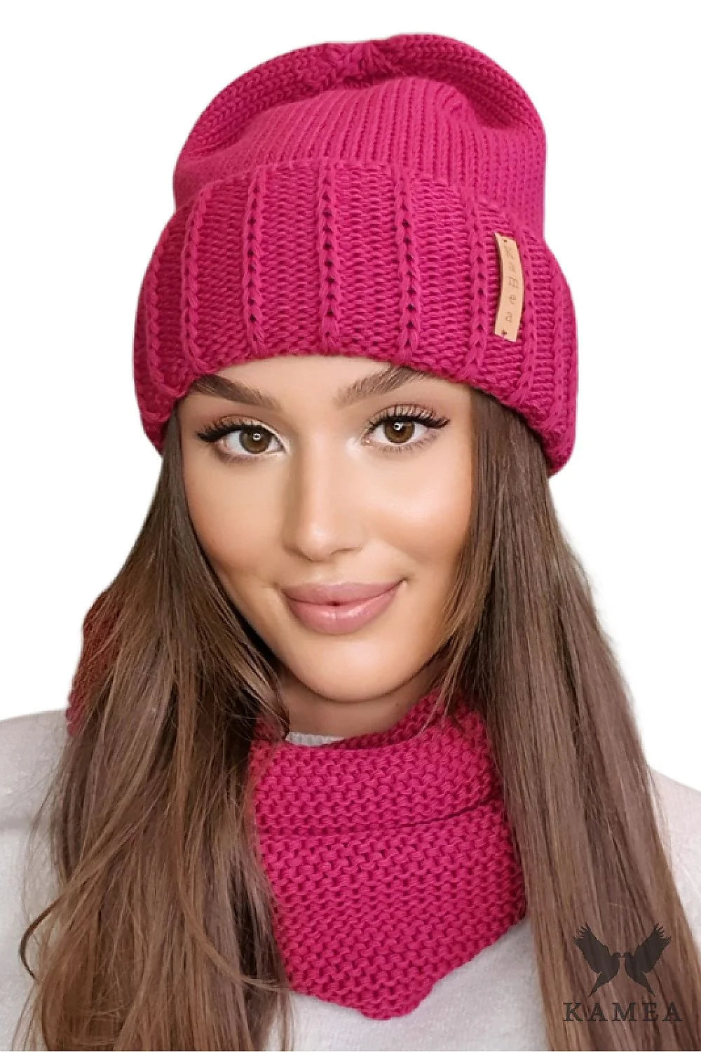 Ensemble tricoté pour femme élégant coloris fuchsia et neutre matière laine maille épaisse style moderne style casual hiver