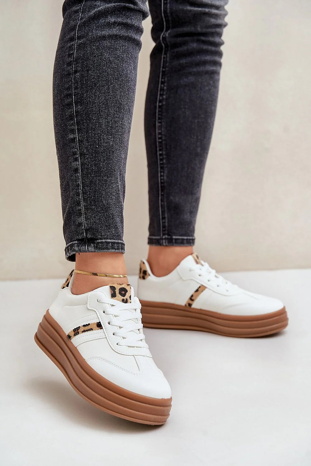 Chaussures de sport pour femmes élégantes en similicuir design moderne motif animalier semelle épaisse confortable