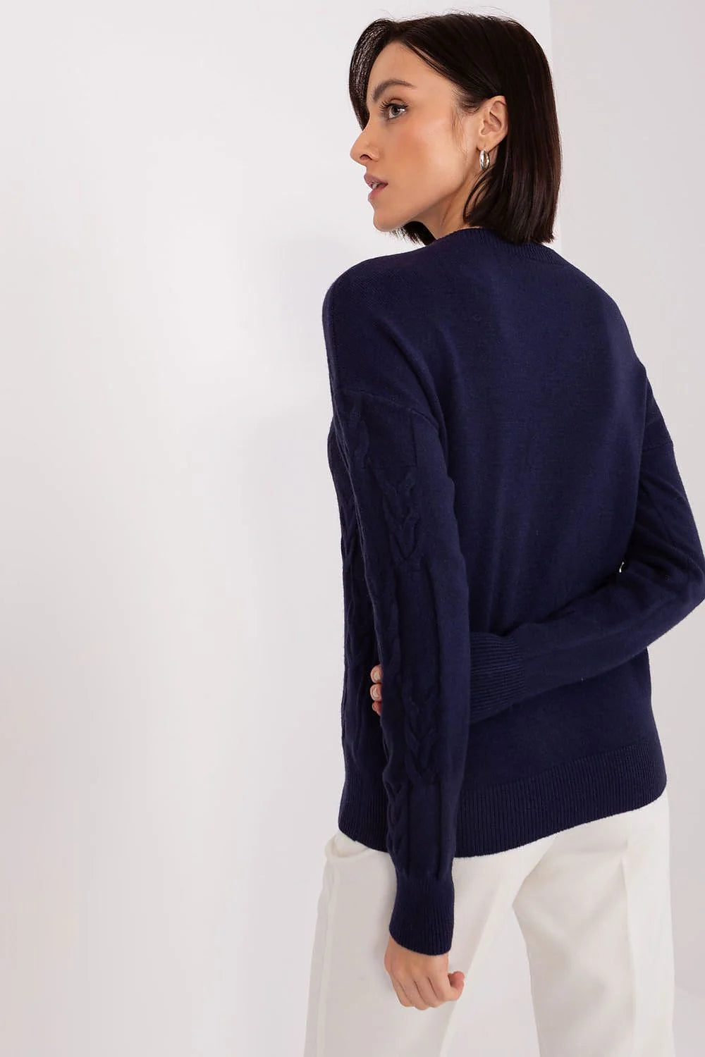 pull femme bleu marine torsades col rond manches longues coupe ajustée maille douce côtelée polyvalent chic décontracté intemporel durable