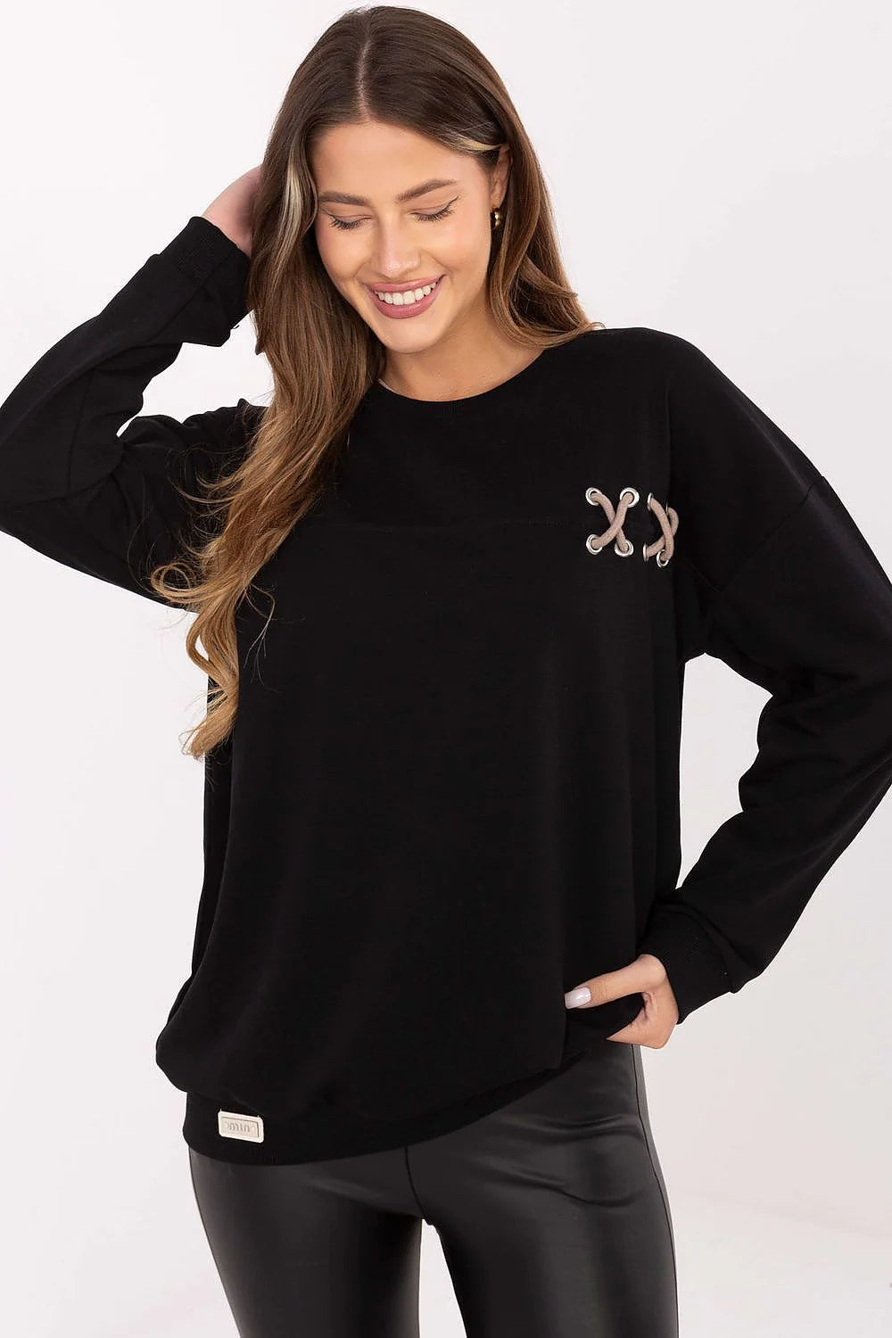 sweatshirt femme oversize noir coupe ample col rond manches longues coton polyester molleton doux œillets métalliques laçage contrastant poignets côtelés