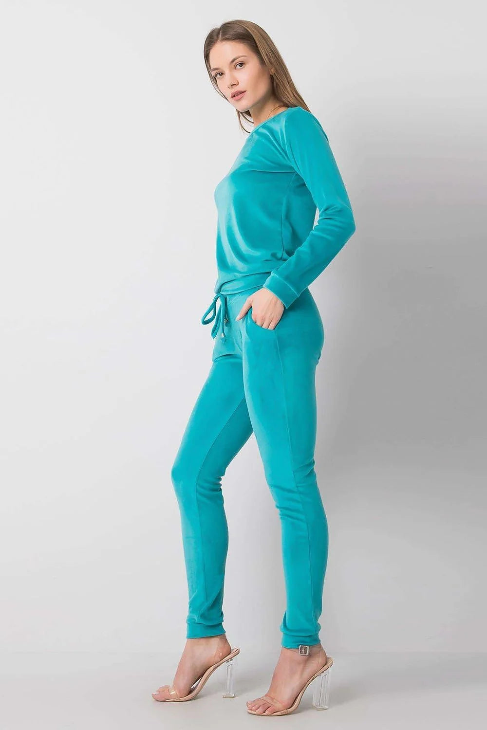 ensemble femme moderne velours oversize blouse pantalon manches longues coupe ample jogger fuselé taille élastique bas resserré beige