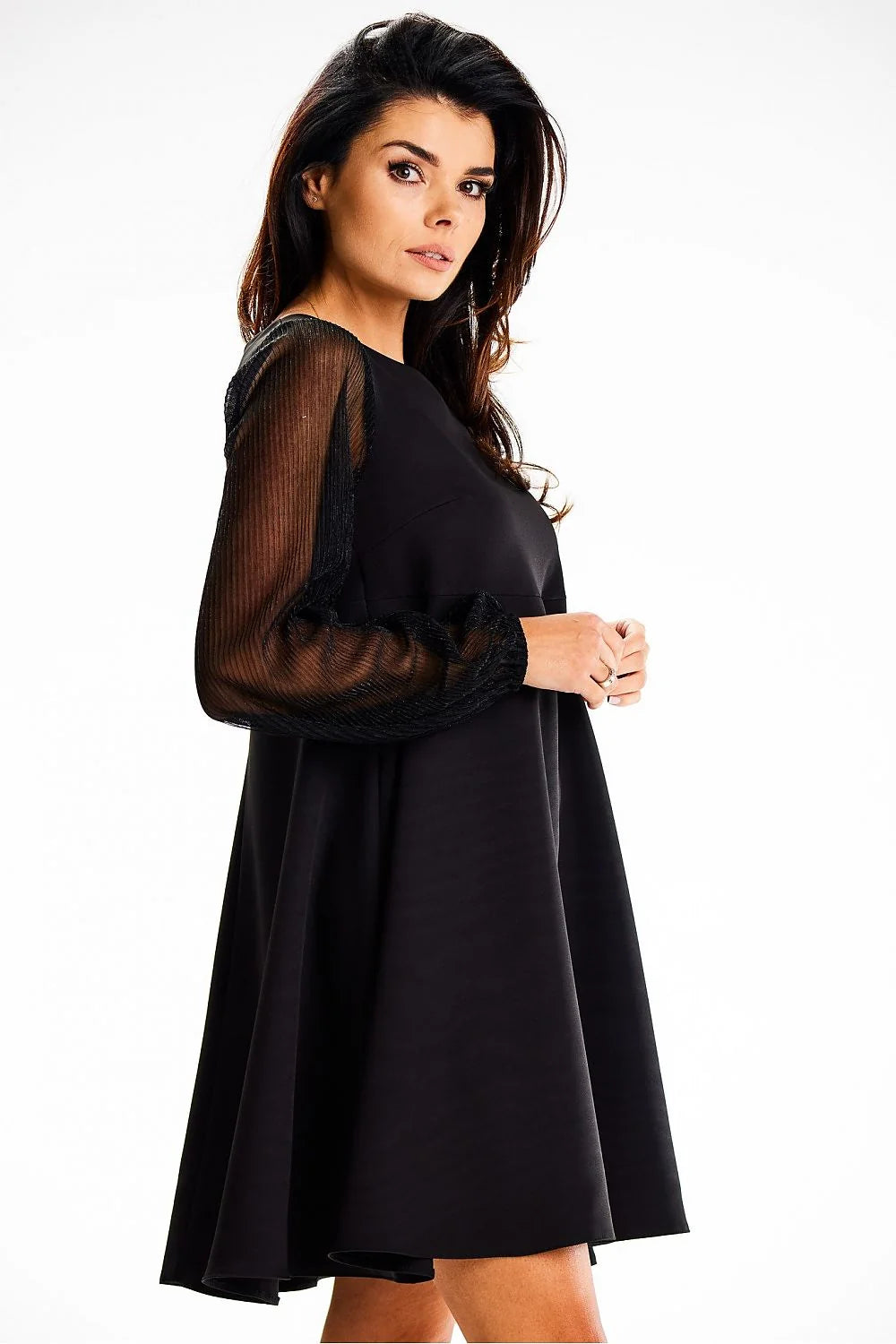robe soirée noire trapèze courte satinée manches longues transparentes tulle plissé bouffantes poignets élastiqués col rond ajustée féminine élégante sophistiquée