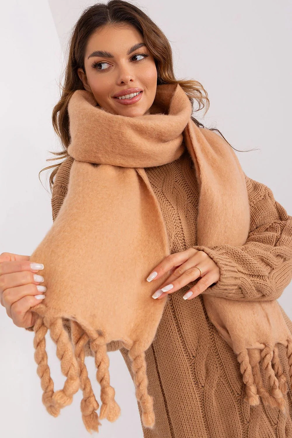 ensemble pull écharpe camel torsadés maille épaisse oversize longueur généreuse franges torsadées mohair doux chaud confortable ample casual élégant intemporel