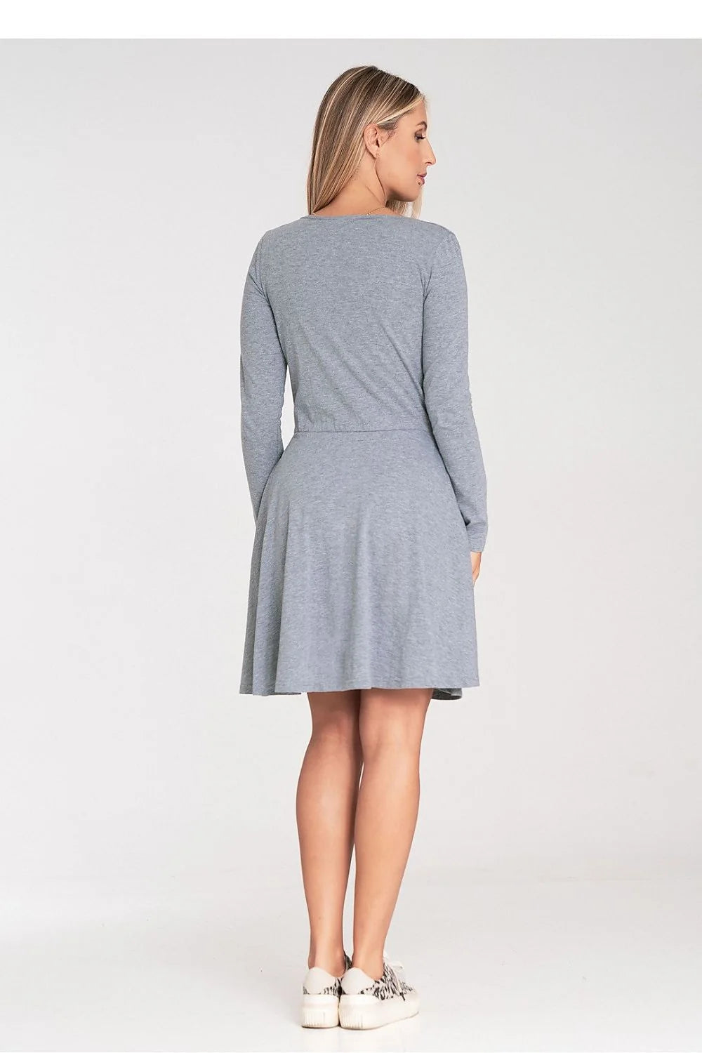 Robe de jour design moderne col en V profond manches longues taille élastiquée matière douce élégance intemporelle femme
