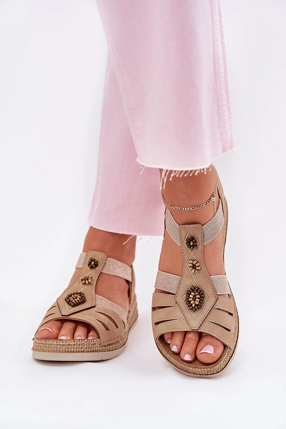 Sandales femmes élégantes confortables INBLU cuir artificiel talon compensé style summery floral motifs femmes