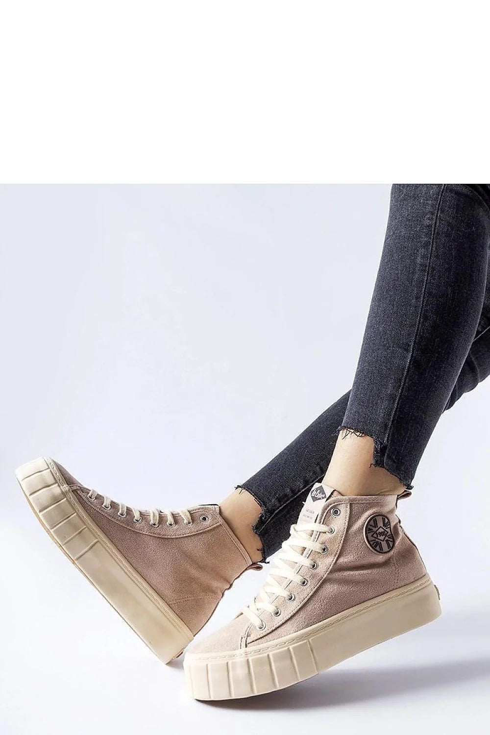 baskets montantes Solea femme beige toile plateforme semelle caoutchouc épaisse nervurée lacets blancs œillets métalliques logo discret silhouette élancée confortable