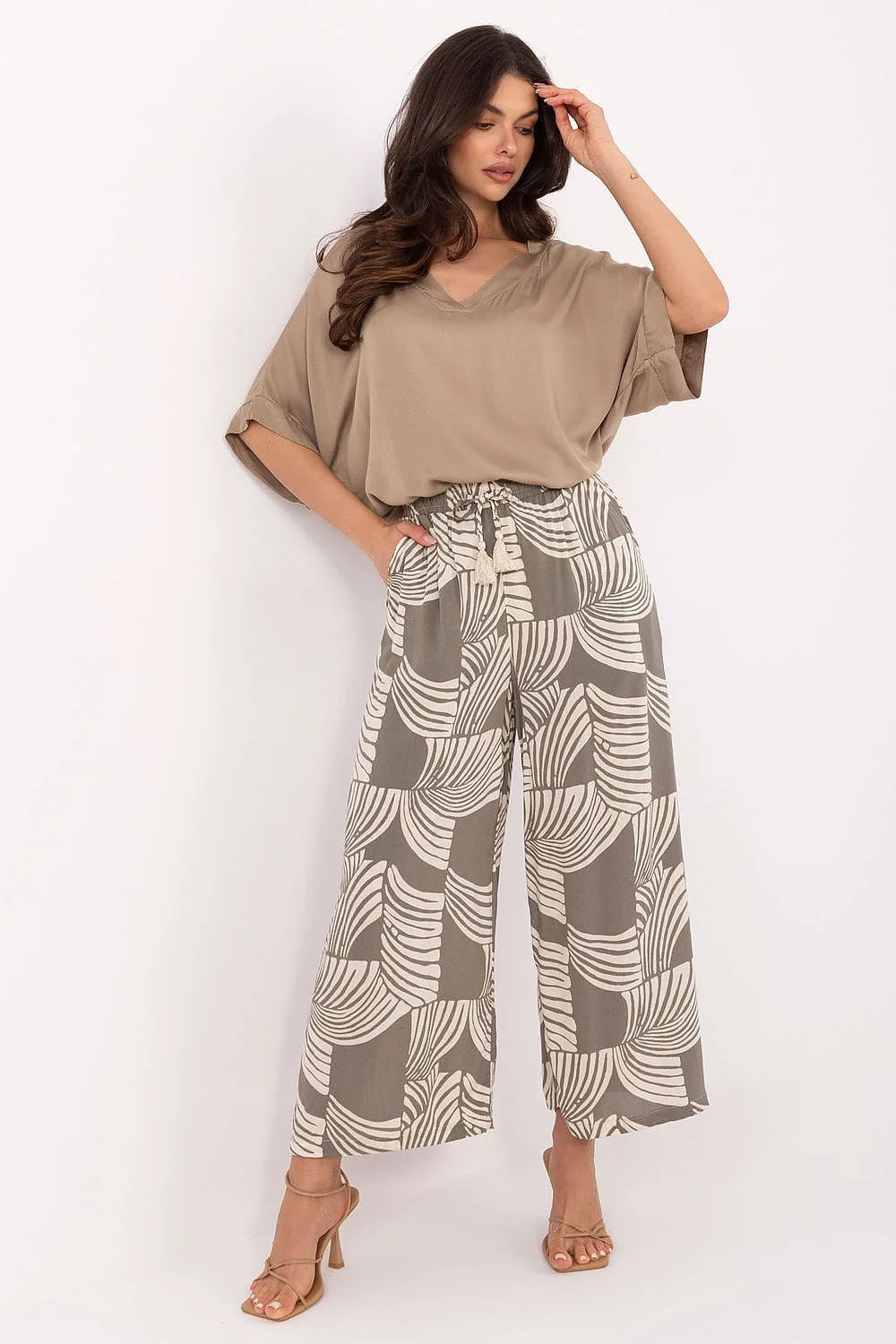 Tenue femme deux pièces blouse palazzo pantalon sublevel femmes style casual élégant print graphique beige olive