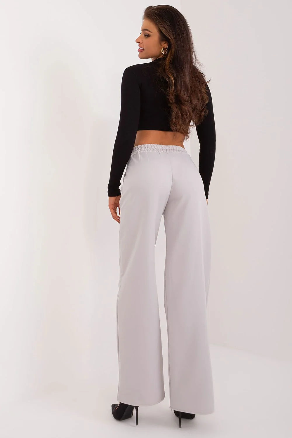 Tenue femme élégante crop top ajusté manches longues en V pantalon taille haute large évasé gris clair polyester coton élasthanne occasion formelle