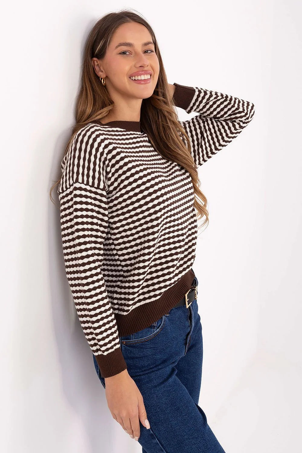 pull femme col rond manches longues coupe droite épaules tombantes maille douce épaisse motif rayures bicolore marron crème viscose PBT