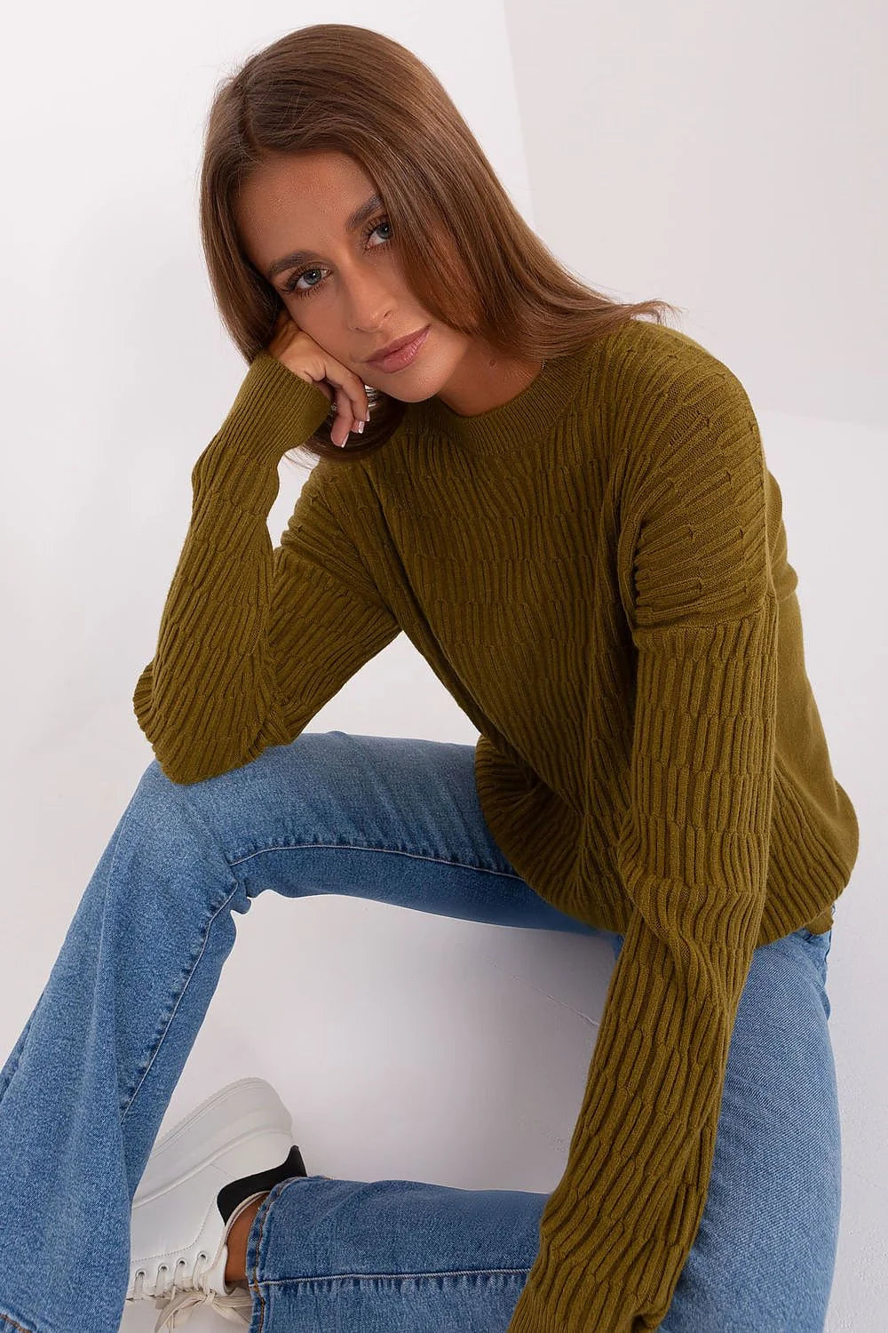 Pull élégant pour femme manches longues couleur kaki matière tricotée texture relief style casual-chic polyvalent