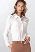 chemise body femme blanche manches longues col classique boutonnage central coupe ajustée pinces tissu satiné viscose boutons nacrés pression entrejambe