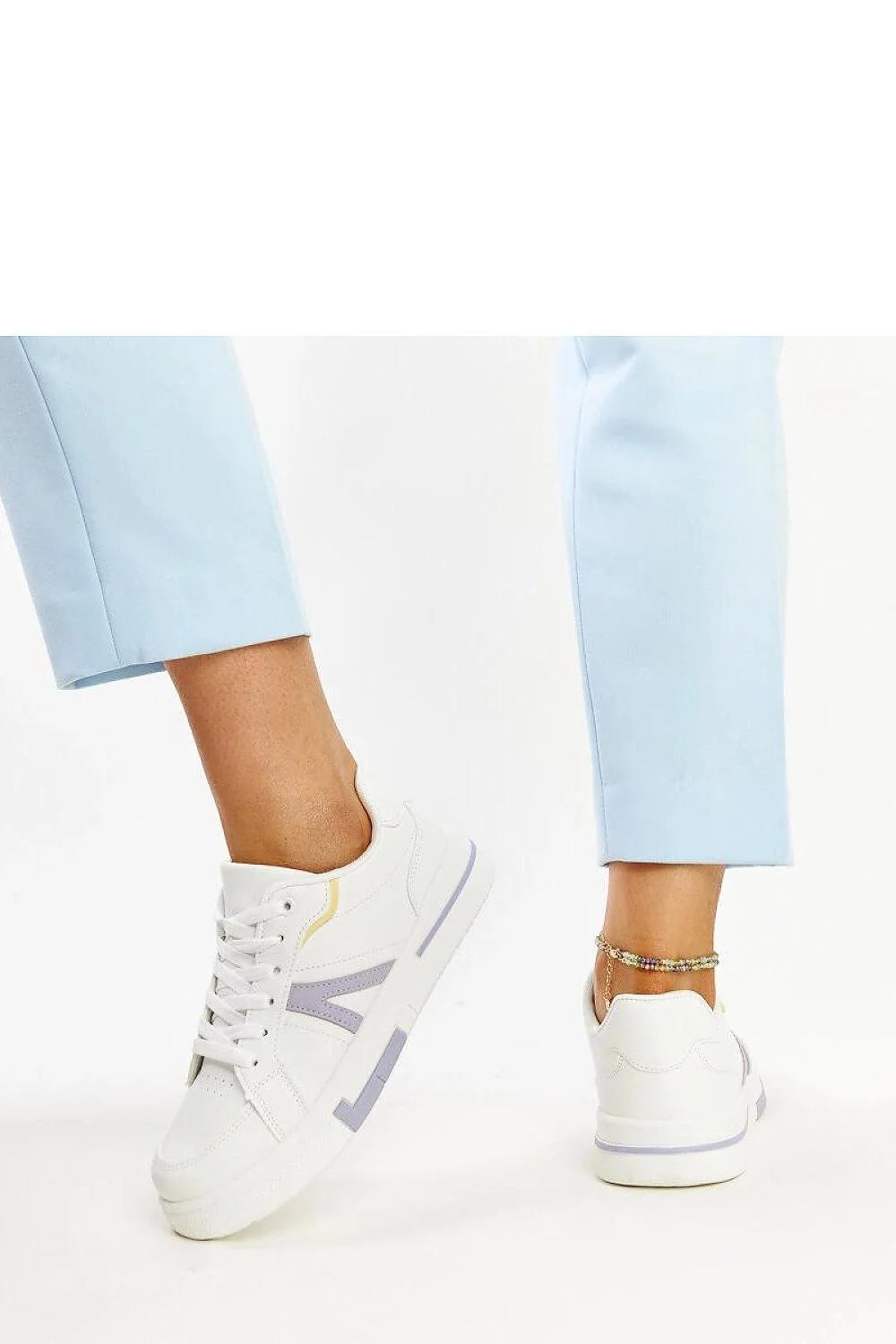 baskets femmes mode design moderne minimaliste blanc cassé lavande ligne latérale perforations cuir synthétique semelle épaisse plateforme confortable lacets antidérapante