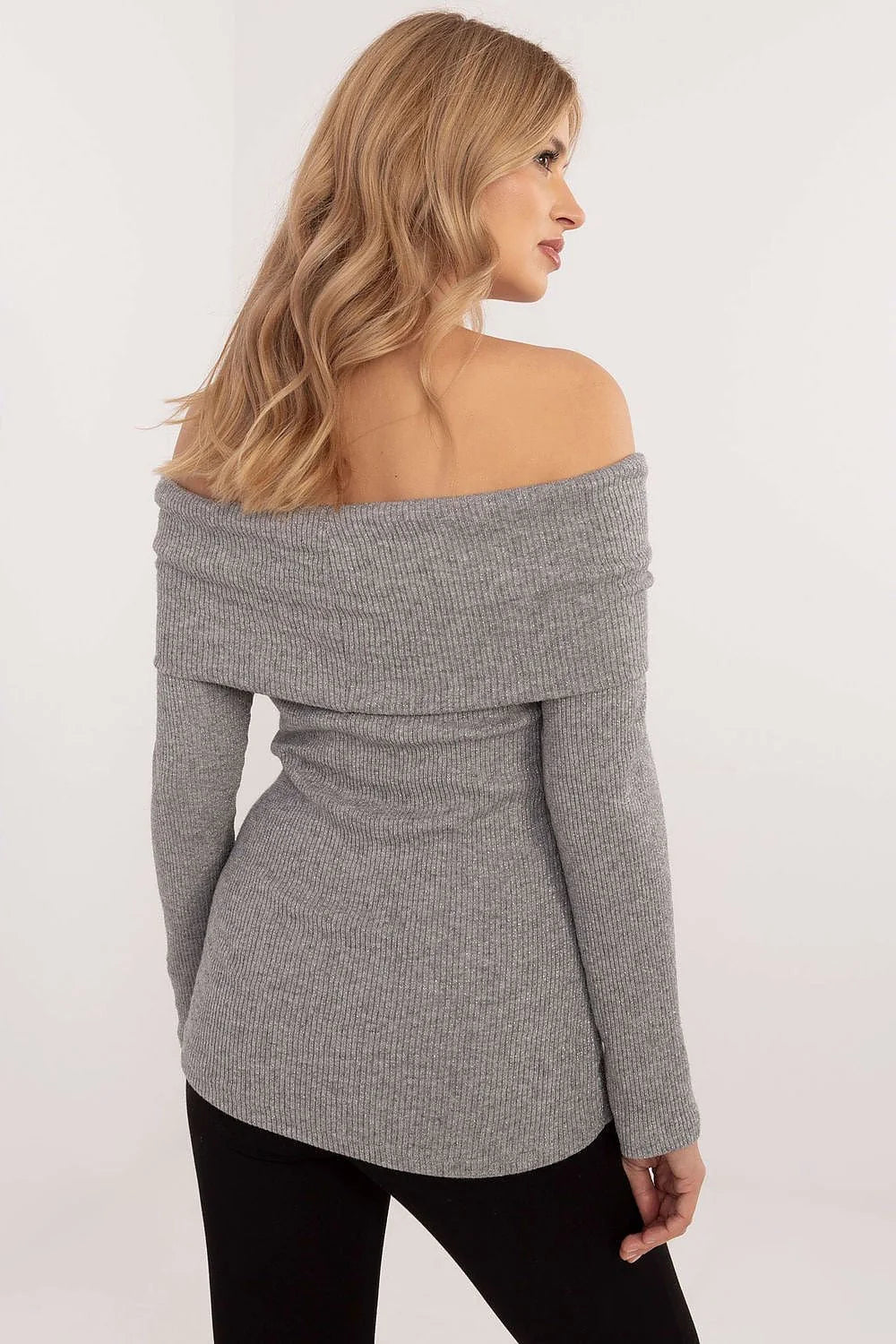 Haut féminin élégant en maille côtelée manches longues épaules dénudées couleur gris chiné coupe ajustée