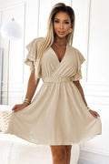 Robe élégante moderne en tissu fluide beige clair manches courtes ceinture intégrée polyvalente et confortable