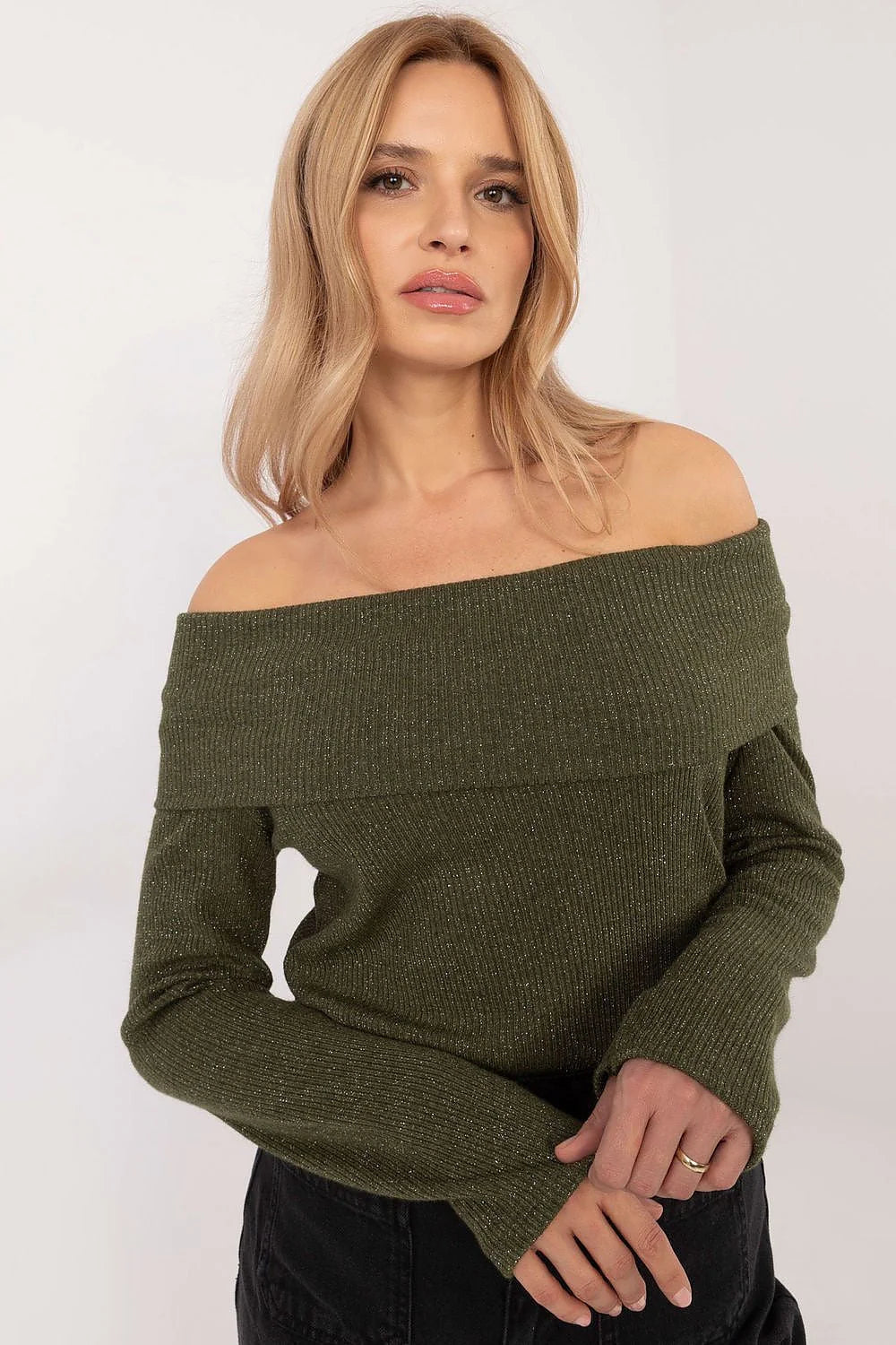 pull femme Bardot épaules dénudées manches longues vert olive côtelée métallisé scintillant viscose élasthanne extensible ajusté ourlet simple col large
