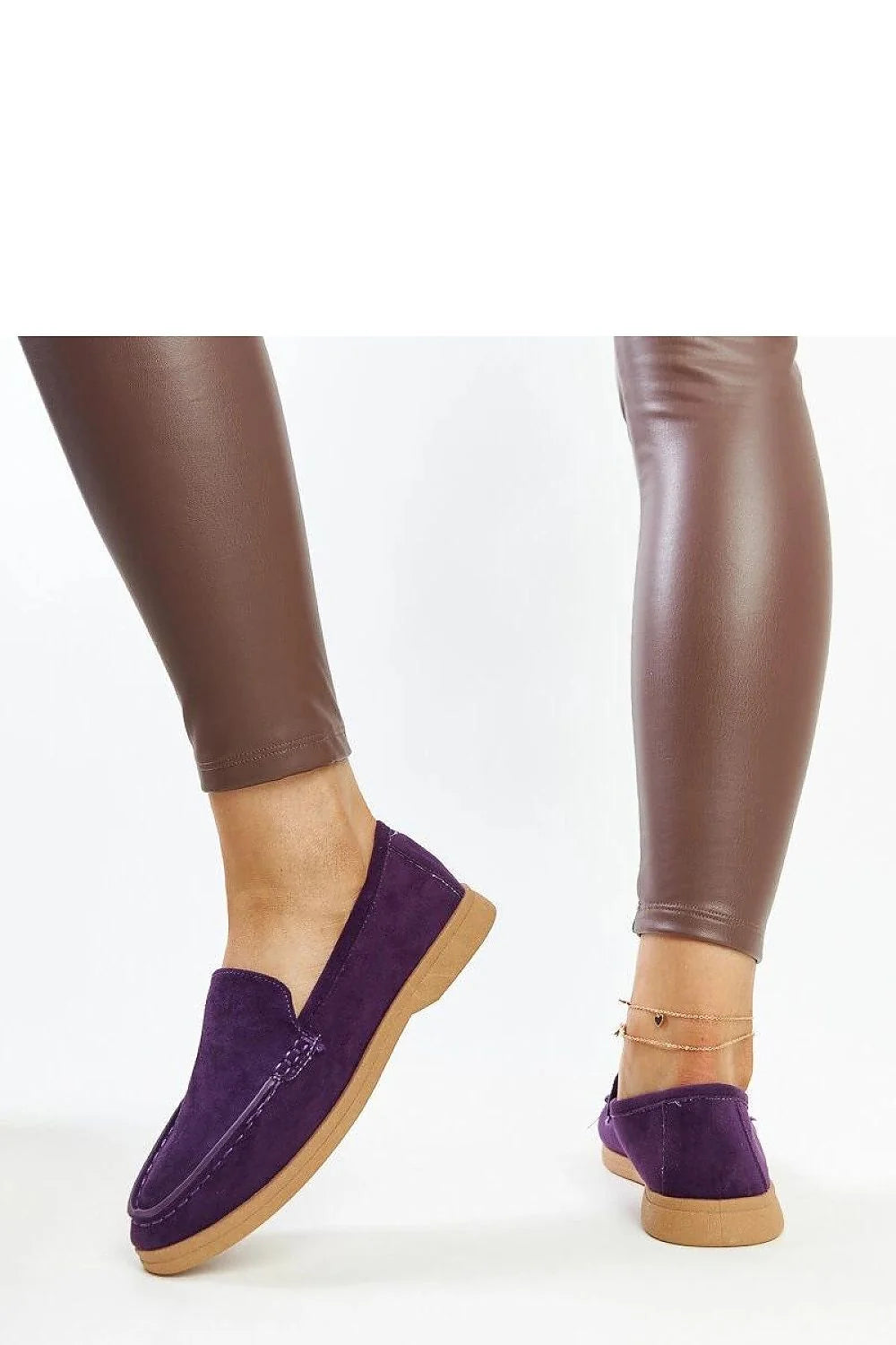 Mocassins femmes design élégant style classique cuir doux couleur violet foncé semelle caoutchouc durable confortable occasion quotidienne