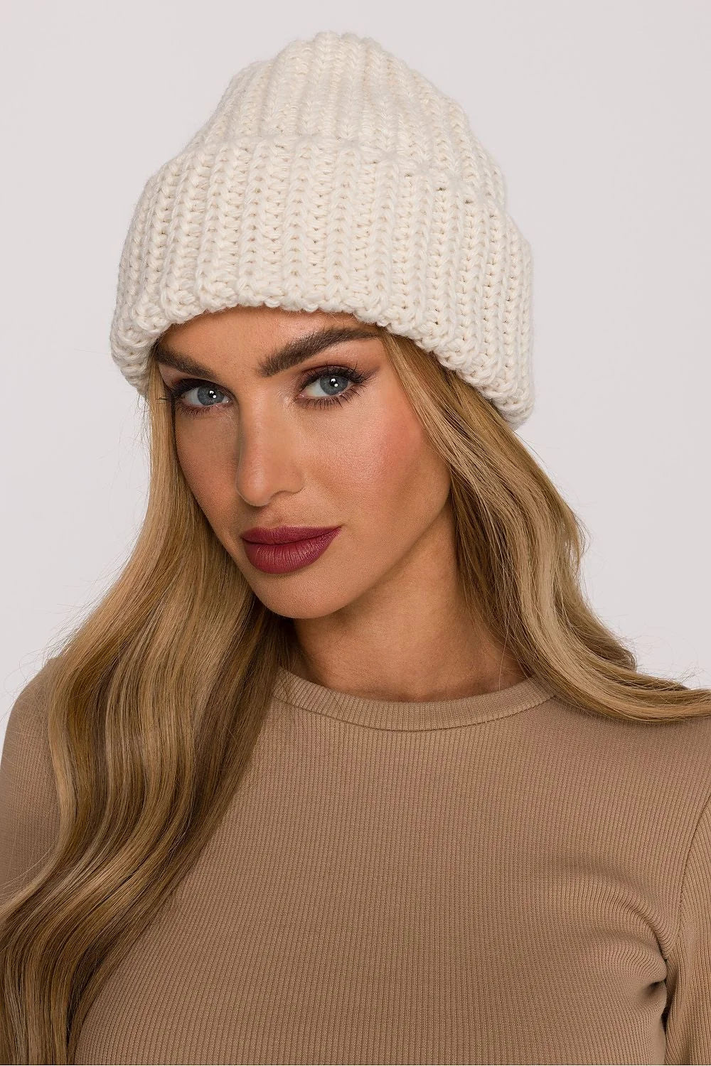 bonnet beanie femme écru maille côtelée épaisse revers plié larges côtes coupe ajustée extensible chaud hivernal