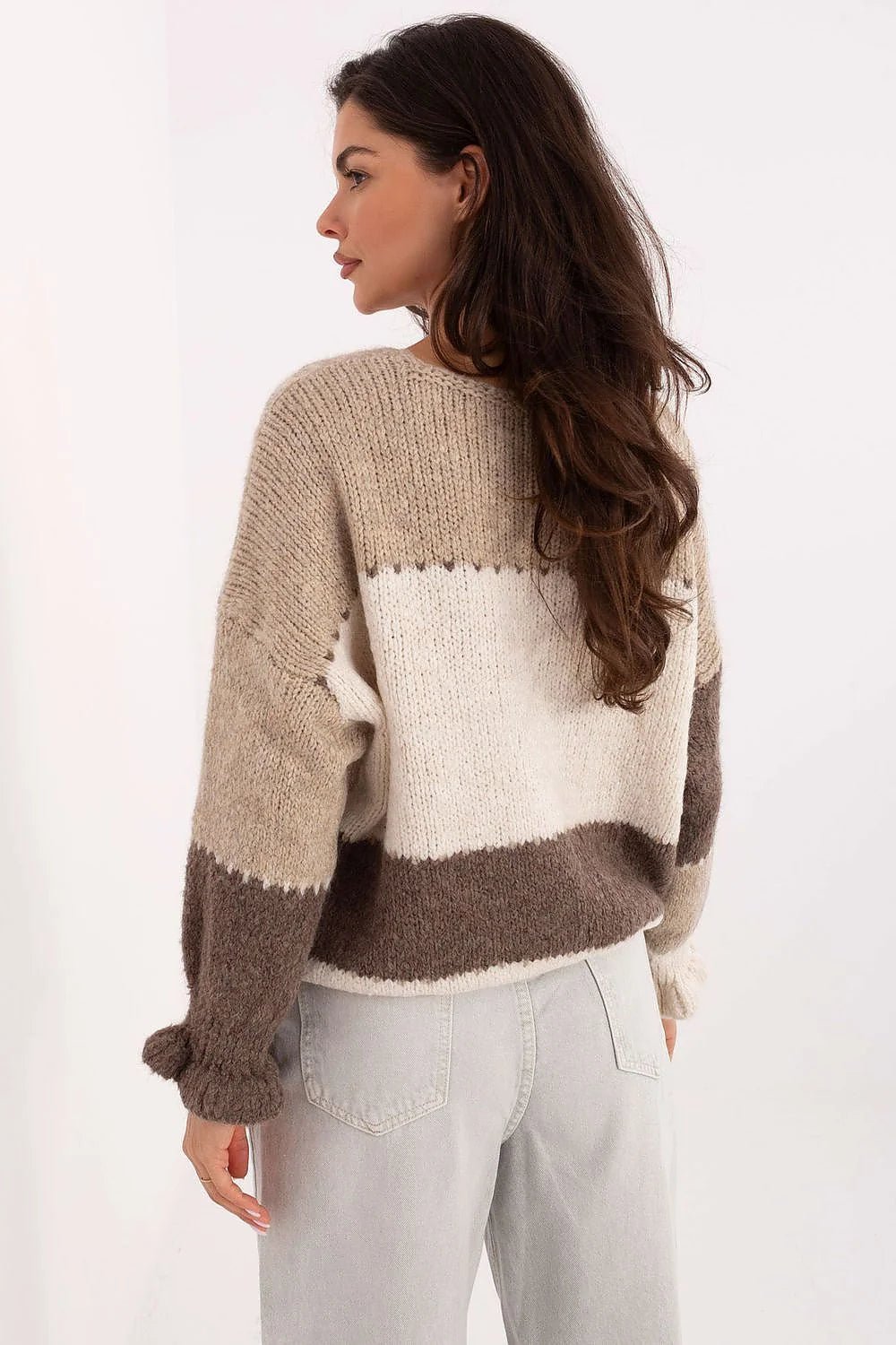 cardigan femme maille épaisse duveteuse rayures beige crème coupe courte cocooning manches bouffantes poignets côtelés boutons dorés décolleté V superposable