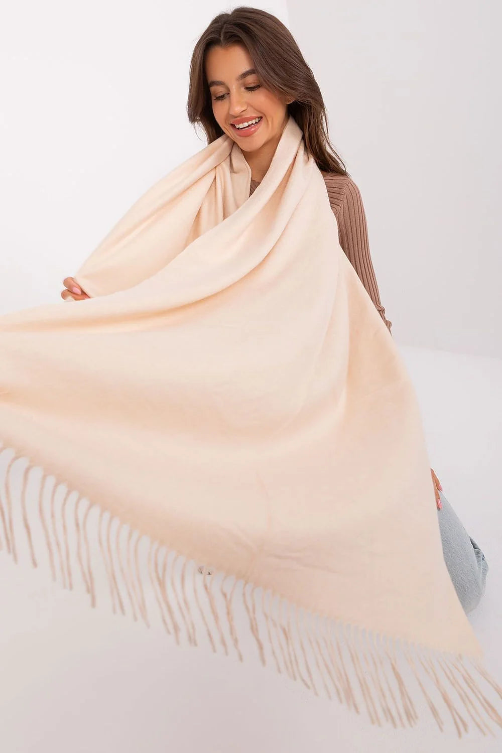 Écharpe mode longue pompons douillette automne hiver femme pull tricot manches longues côtelé beige clair brun franges confort élégance