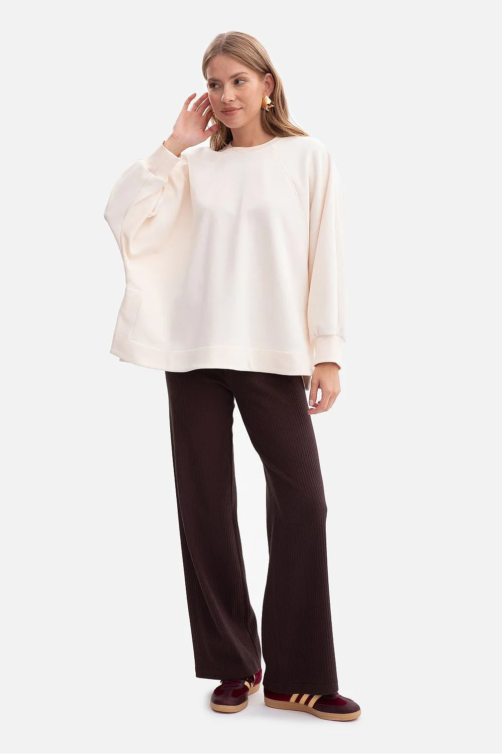 sweatshirt femme oversize écru molleton doux éponge 280g boucleintérieure col rond manches raglan poignets côtelés fentes côtés coupe large minimaliste