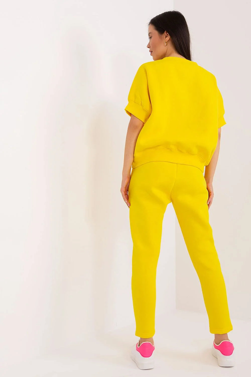 Ensemble de survêtements pour femmes jaune vif trendy design sweatshirt et pantalon coupe ajustée tissu doux modern style quotidien