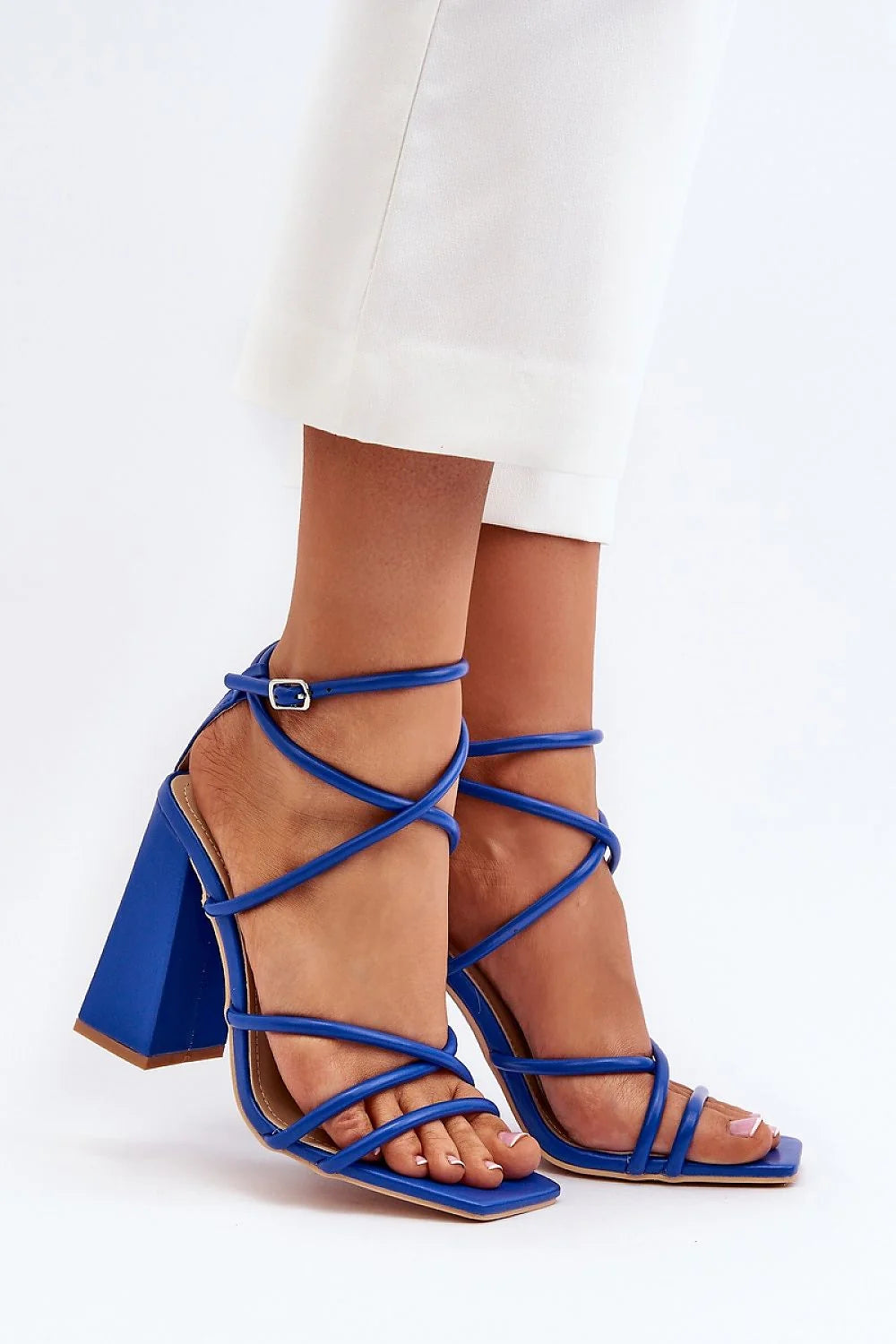 Sandales à talons hauts élégantes modernes en cuir synthétique bleu, bride réglable, talon bloc 8-10 cm, confort durable pour femmes