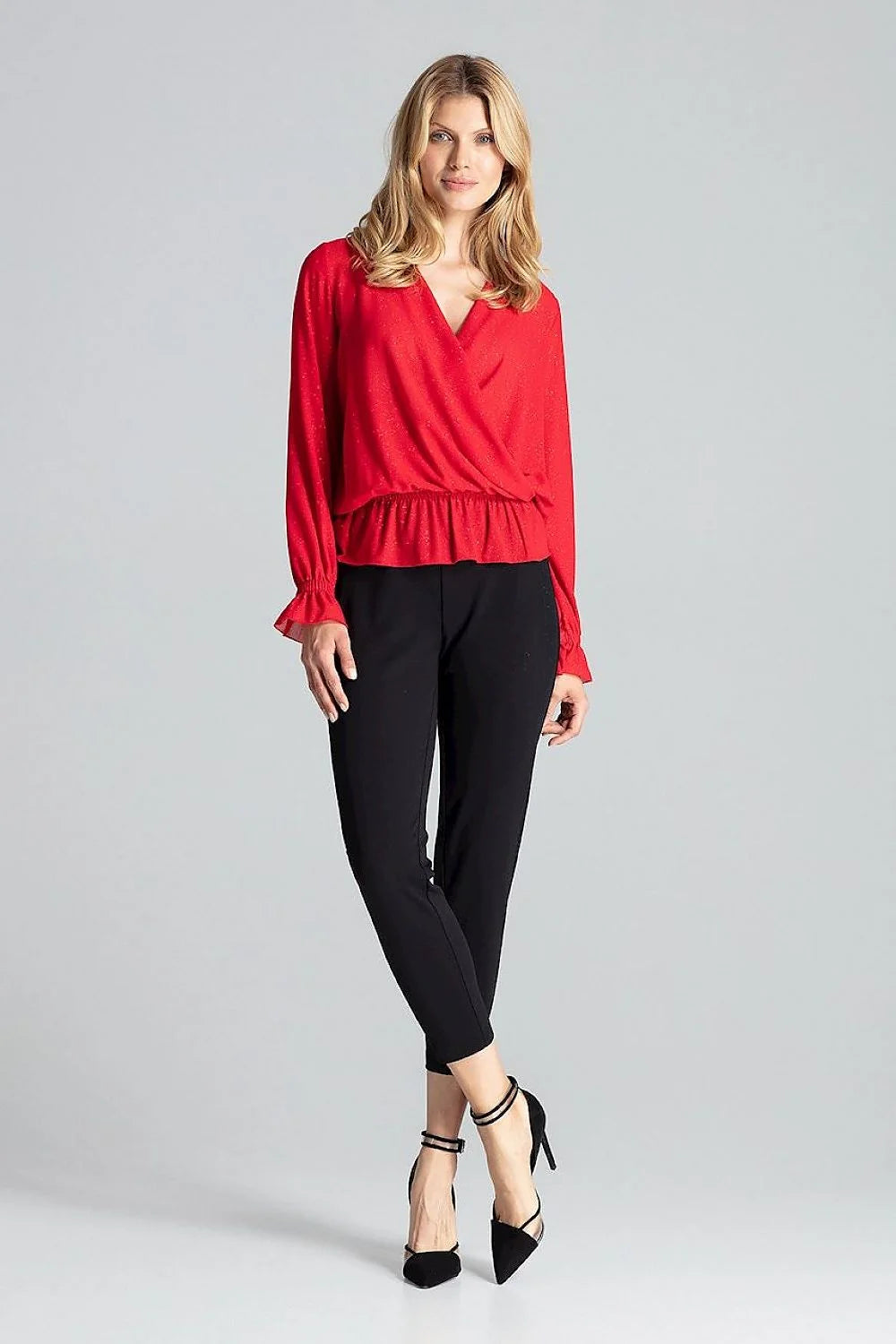 chemisier brocart rouge moderne féminin élégant manches longues bouffantes col V croisé taille élastique poignets froncés cintré reflets métalliques subtils