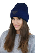 Bonnet Kamea pour femme design classique maille douce couleur bleu marine logo patch triangle
