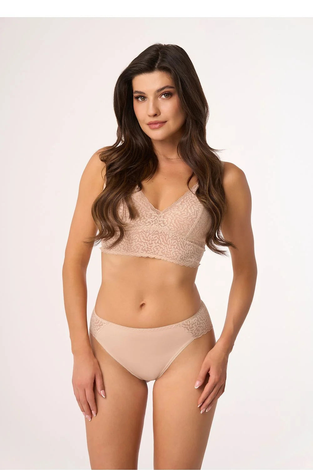 Ensemble de lingerie féminine élégant en dentelle microfibre couleur chair soutien-gorge sans armature culotte classique ajustement parfait femme