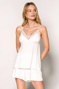 Nuisette dentelle satin blanc romantique élégante décolleté en V fluide confortable pour femmes nuits