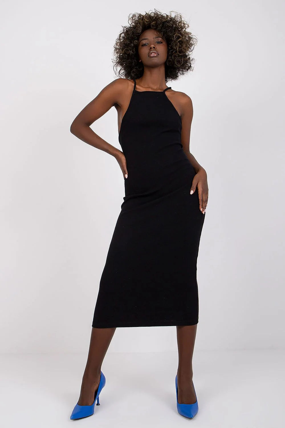 Robe femme élégance fourreau encolure américaine noir jersey ajustée longueur midi bretelles fines occasion