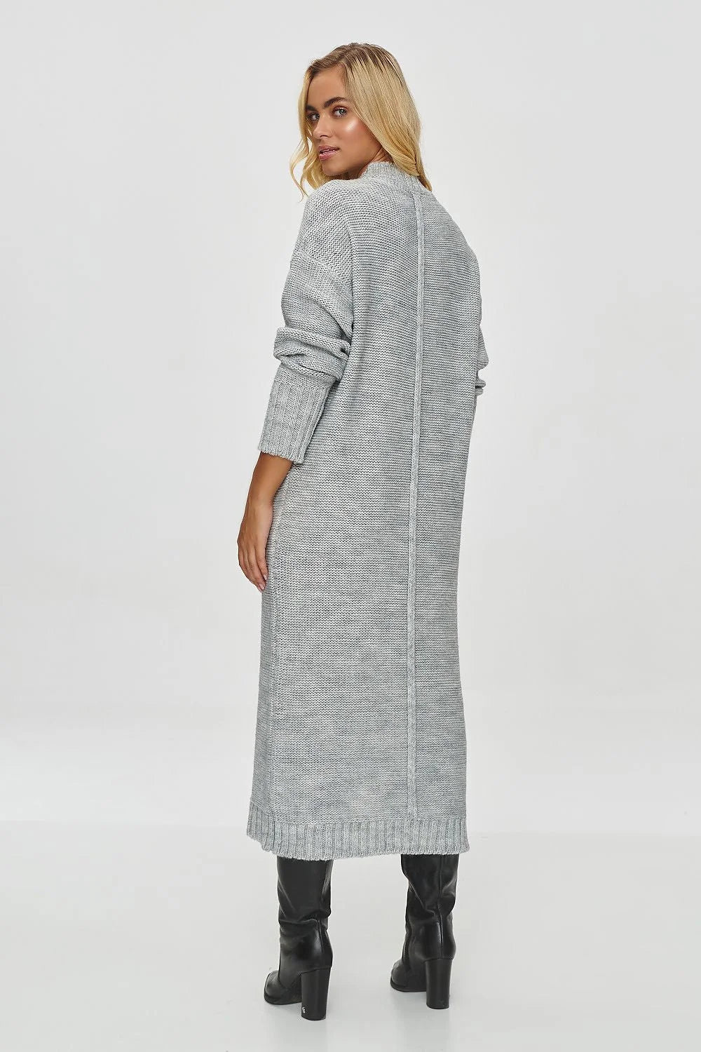 Robe longue en maille Makadamia gris clair élégante ajustée encolure ronde manches longues hems structurés longueur cheville femme