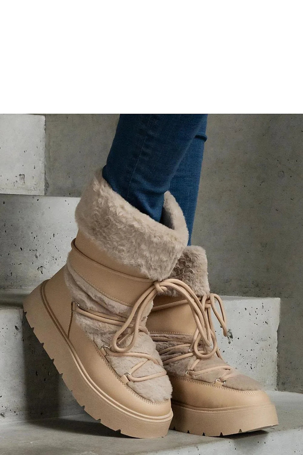 Bottes de neige Solea design moderne chaud et confortable couleur beige fourrure Istiss semelle caoutchouc femmes