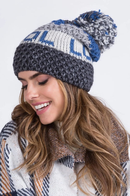 Bonnet en tricot pour femme élégant avec pompon volumineux, motifs géométriques, couleurs tendance, doux et chaud, idéal pour l'hiver