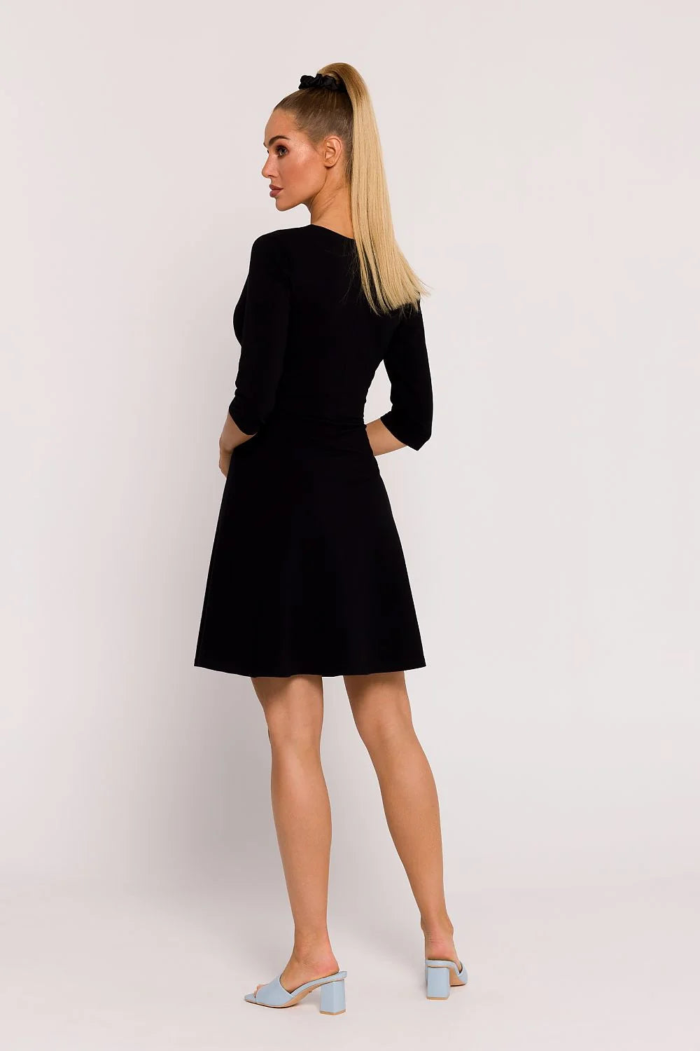 Robe de jour Moe tricotée Poland design innovant confort évasée mini fluidité aération style jeune fille élégance décontraction femme