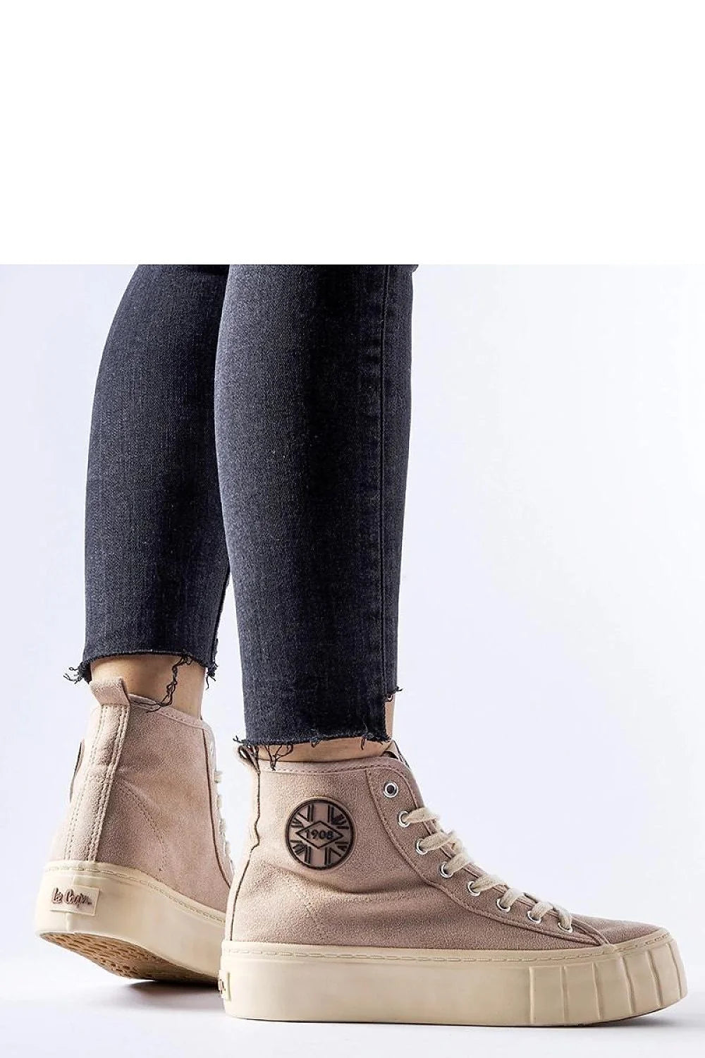 baskets montantes Solea femme beige toile plateforme semelle caoutchouc épaisse nervurée lacets blancs œillets métalliques logo discret silhouette élancée confortable